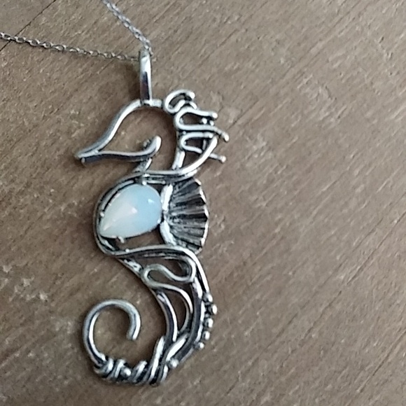 Sterling Silver Chain With Embellished Seahorse Pendant. - Picture 4 of 17